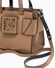 Carica l'immagine nel visualizzatore di Gallery, Armani Exchange Borsa shopping Susy con logo e tracolla rimovibile
