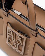 Carica l'immagine nel visualizzatore di Gallery, Armani Exchange Borsa shopping Susy con logo e tracolla rimovibile
