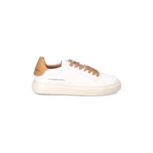 Carica l'immagine nel visualizzatore di Gallery, Alexander Smith Soho Sneakers Uomo in morbida pelle bianca con inserti mustard
