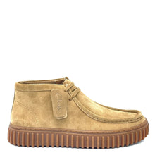 Carica l'immagine nel visualizzatore di Gallery, Clarks Torhill Hi Dark Sand Suede

