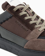 Carica l'immagine nel visualizzatore di Gallery, Emporio Armani Sneakers stringate in camoscio e mesh con dettagli in pelle
