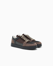 Carica l'immagine nel visualizzatore di Gallery, Emporio Armani Sneakers stringate in camoscio e mesh con dettagli in pelle
