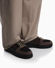 Carica l'immagine nel visualizzatore di Gallery, Emporio Armani Sneakers stringate in camoscio e mesh con dettagli in pelle
