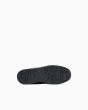 Carica l'immagine nel visualizzatore di Gallery, Emporio Armani Sneakers stringate in camoscio e mesh con dettagli in pelle
