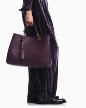 Carica l'immagine nel visualizzatore di Gallery, Emporio Armani MyEA Bag Borsa Shopping M testurizzata e tracolla rimovibile
