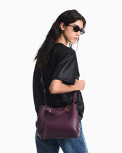 Carica l'immagine nel visualizzatore di Gallery, Emporio Armani Shopper piccola MyEA stampa cervo viola
