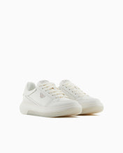 Carica l&#39;immagine nel visualizzatore di Gallery, Emporio Armani  Sneakers in pelle saffiano bianche
