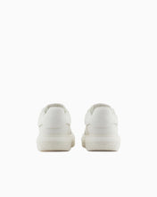 Carica l&#39;immagine nel visualizzatore di Gallery, Emporio Armani  Sneakers in pelle saffiano bianche
