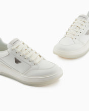 Carica l&#39;immagine nel visualizzatore di Gallery, Emporio Armani  Sneakers in pelle saffiano bianche
