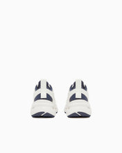 Carica l'immagine nel visualizzatore di Gallery, Emporio Armani Sneakers donna in maglia tecnica bianche e blu
