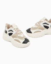 Carica l'immagine nel visualizzatore di Gallery, Armani Exchange Sneakers donna in mesh con inserti in microsuede e suola chunky
