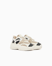 Carica l'immagine nel visualizzatore di Gallery, Armani Exchange Sneakers donna in mesh con inserti in microsuede e suola chunky
