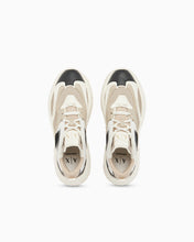 Carica l'immagine nel visualizzatore di Gallery, Armani Exchange Sneakers donna in mesh con inserti in microsuede e suola chunky
