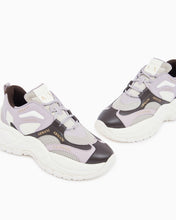 Carica l'immagine nel visualizzatore di Gallery, Armani Exchange Sneakers donna in mesh con inserti in microsuede e suola chunky
