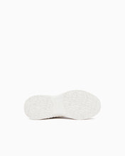 Carica l'immagine nel visualizzatore di Gallery, Armani Exchange Sneakers donna in mesh con inserti in microsuede e suola chunky
