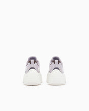 Carica l'immagine nel visualizzatore di Gallery, Armani Exchange Sneakers donna in mesh con inserti in microsuede e suola chunky
