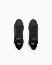 Carica l'immagine nel visualizzatore di Gallery, Armani Exchange Sneakers London effetto saffiano con suola in gomma
