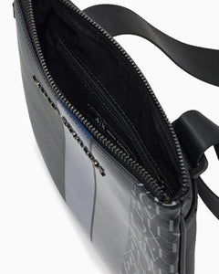 Armani Exchange tracolla uomo nera e blu piatta con monogramma e strisce