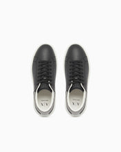 Carica l'immagine nel visualizzatore di Gallery, Armani Exchange sneakers nere con dettagli sul retro
