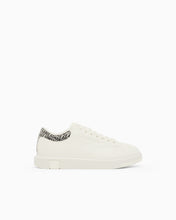 Carica l'immagine nel visualizzatore di Gallery, Armani Exchange Sneakers Venice con stampa logo sul tallone e suola in gomma

