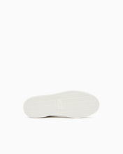 Carica l'immagine nel visualizzatore di Gallery, Armani Exchange Sneakers in pelle con inserti in camoscio e motivo logo
