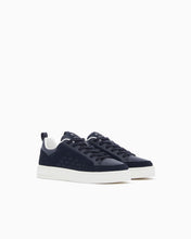 Carica l'immagine nel visualizzatore di Gallery, Armani Exchange Sneakers in pelle con inserti in camoscio e motivo logo
