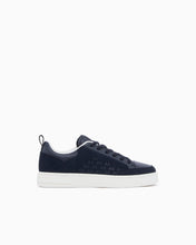 Carica l'immagine nel visualizzatore di Gallery, Armani Exchange Sneakers in pelle con inserti in camoscio e motivo logo
