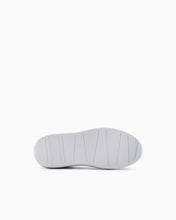 Carica l'immagine nel visualizzatore di Gallery, Armani Exchange sneakers in pelle con suola in gomma e tallone a contrasto
