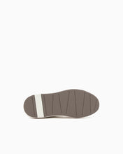 Carica l'immagine nel visualizzatore di Gallery, Armani Exchange sneakers in pelle con suola in gomma e tallone a contrasto
