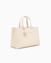 Carica l'immagine nel visualizzatore di Gallery, Armani Exchange Shopper media beige a mano e tracolla logo all-over
