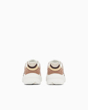 Carica l'immagine nel visualizzatore di Gallery, Armani Exchange Sneakers Speed Zebra in mesh e microsuede con logo

