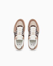 Carica l'immagine nel visualizzatore di Gallery, Armani Exchange Sneakers Speed Zebra in mesh e microsuede con logo

