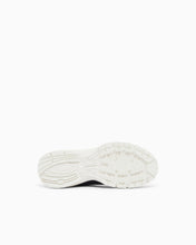 Carica l'immagine nel visualizzatore di Gallery, Armani Exchange Sneakers Speed Zebra in mesh e microsuede con logo
