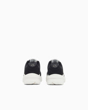 Carica l'immagine nel visualizzatore di Gallery, Armani Exchange Sneakers Speed Zebra in mesh e microsuede con logo
