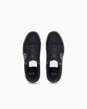Carica l'immagine nel visualizzatore di Gallery, Armani Exchange Sneakers Speed Zebra in mesh e microsuede con logo
