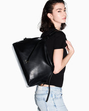 Carica l'immagine nel visualizzatore di Gallery, Armani Exchange Borsa grande a spalla con due manici
