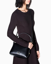 Carica l'immagine nel visualizzatore di Gallery, Armani Exchange Borsa a spalla con tracolla regolabile e logo
