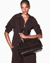 Carica l'immagine nel visualizzatore di Gallery, Armani Exchange Borsa Shopper con doppi manici e lucchetto decorativo
