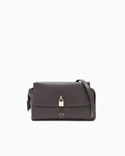 Carica l'immagine nel visualizzatore di Gallery, Armani Exchange Borsa a tracolla con patta e chiusura in metallo
