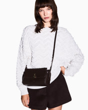 Carica l'immagine nel visualizzatore di Gallery, Armani Exchange Borsa a tracolla con patta e chiusura in metallo
