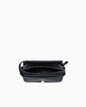 Carica l'immagine nel visualizzatore di Gallery, Armani Exchange Borsa a tracolla con patta e chiusura in metallo
