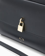 Carica l'immagine nel visualizzatore di Gallery, Armani Exchange Borsa a tracolla con patta e chiusura in metallo
