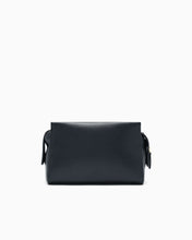 Carica l'immagine nel visualizzatore di Gallery, Armani Exchange Borsa a tracolla con patta e chiusura in metallo
