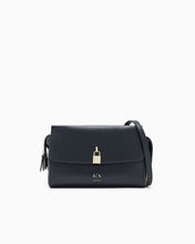 Carica l'immagine nel visualizzatore di Gallery, Armani Exchange Borsa a tracolla con patta e chiusura in metallo
