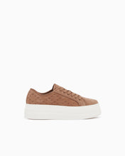Carica l'immagine nel visualizzatore di Gallery, Armani Exchange Sneakers platform in camoscio con logo impresso
