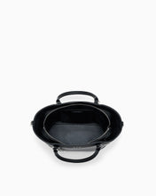 Carica l'immagine nel visualizzatore di Gallery, Armani Exchange Shopping bag con charm e tracolla rimovibile
