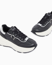 Carica l'immagine nel visualizzatore di Gallery, Armani Exchange Sneakers stringate con logo e suola strutturata in gomma
