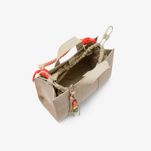 Carica l'immagine nel visualizzatore di Gallery, Sun68 Shopping bag donna Everyday media in nylon beige con doppia tracolla
