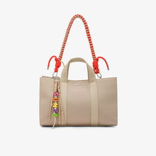 Carica l'immagine nel visualizzatore di Gallery, Sun68 Shopping bag donna Everyday media in nylon beige con doppia tracolla
