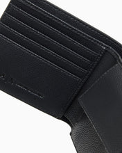 Carica l&#39;immagine nel visualizzatore di Gallery, Armani exchange Portafoglio nero a libro portamonete logo lettering
